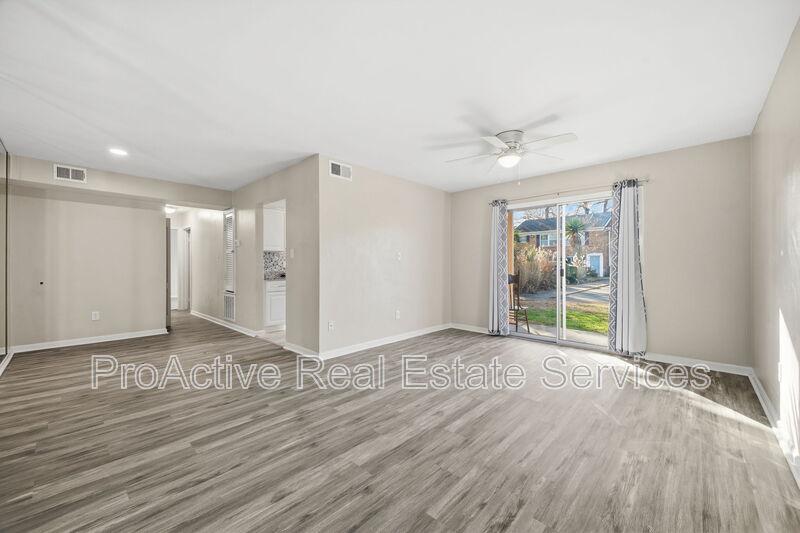 1006 Barclay Square